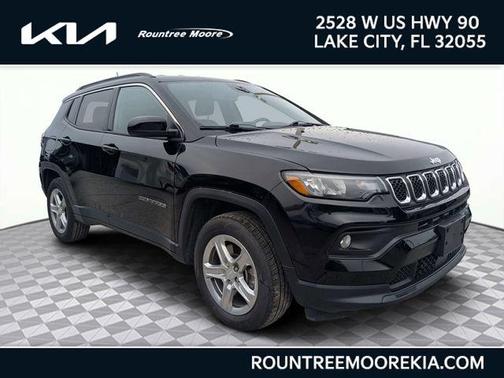 Diamond Black Crystal Pearlcoat 2024 Jeep Compass Latitude