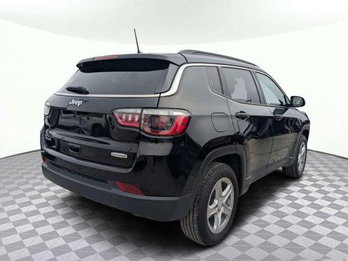 Diamond Black Crystal Pearlcoat 2024 Jeep Compass Latitude