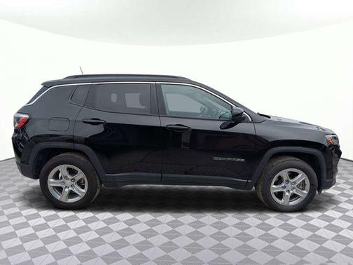 Diamond Black Crystal Pearlcoat 2024 Jeep Compass Latitude