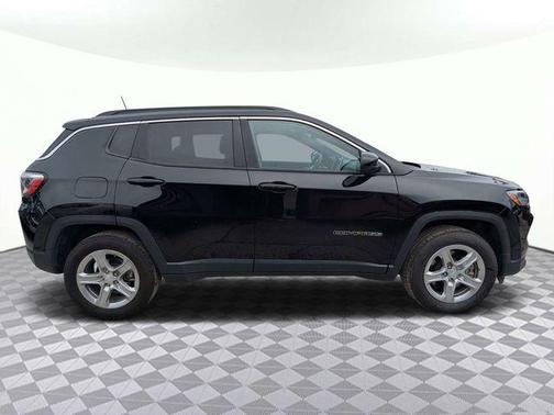 Diamond Black Crystal Pearlcoat 2024 Jeep Compass Latitude