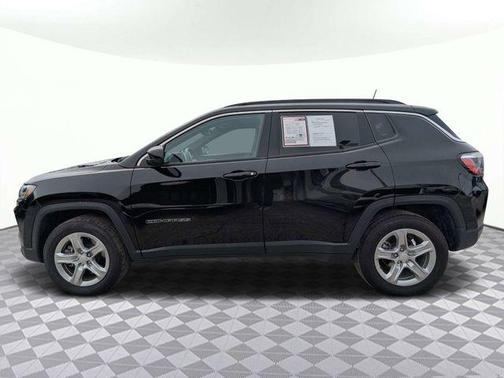 Diamond Black Crystal Pearlcoat 2024 Jeep Compass Latitude