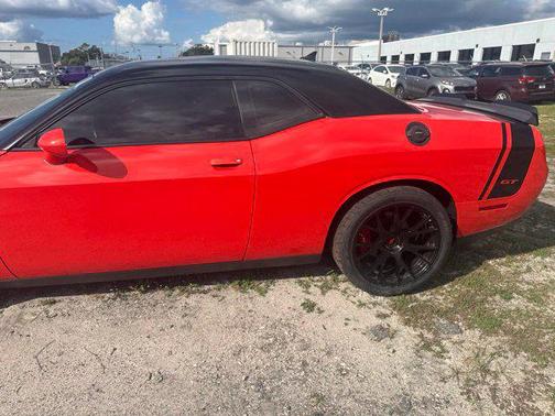 Go Mango 2023 Dodge Challenger GT