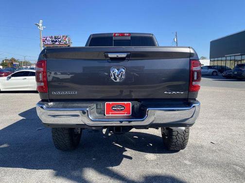 2022 RAM 2500 Laramie Crew Cab 4x4 6'4' Box