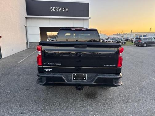 2022 Chevrolet Silverado 1500 Custom