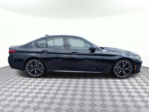 2022 BMW 530 i