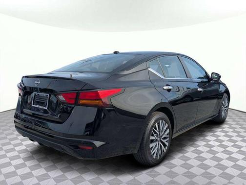 Super Black 2025 Nissan Altima 2.5 SV