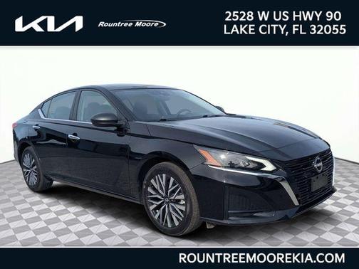 Super Black 2025 Nissan Altima 2.5 SV
