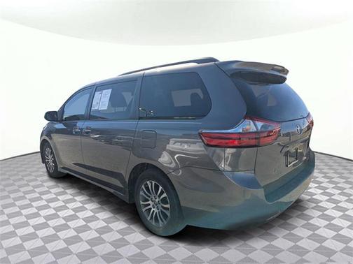 2020 Toyota Sienna XLE Premium