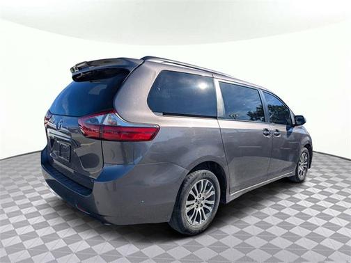 2020 Toyota Sienna XLE Premium