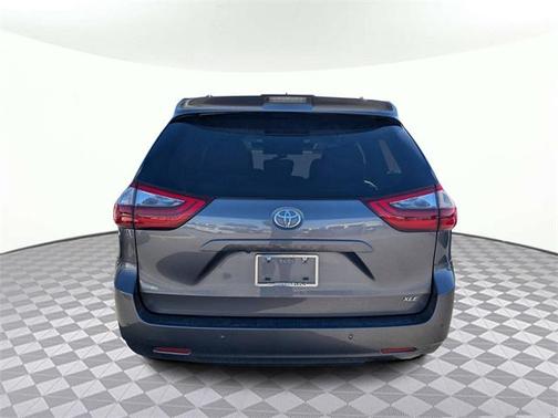 2020 Toyota Sienna XLE Premium