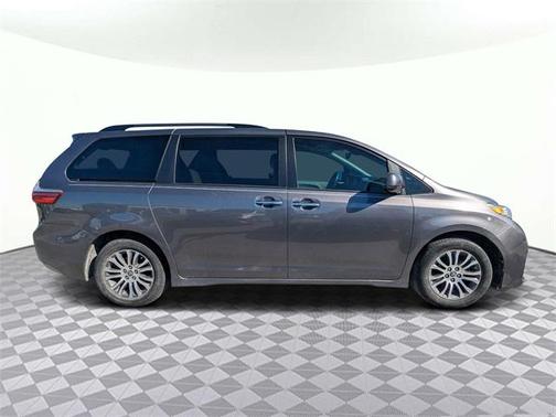 2020 Toyota Sienna XLE Premium
