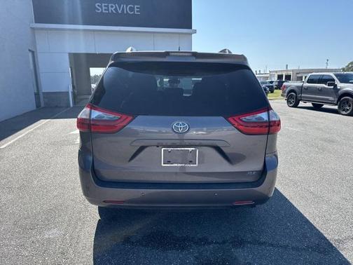 2020 Toyota Sienna XLE Premium
