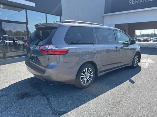 2020 Toyota Sienna XLE Premium