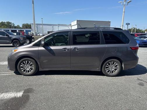 2020 Toyota Sienna XLE Premium
