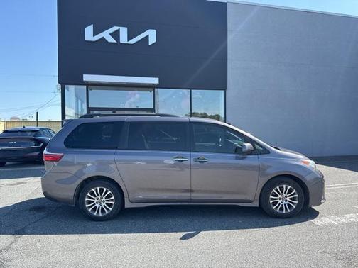 2020 Toyota Sienna XLE Premium