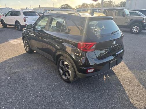 2022 Hyundai VENUE SEL