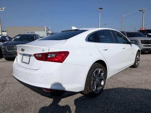 Summit White 2024 Chevrolet Malibu FWD 1LT