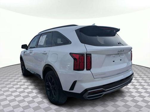 Glacial White Pearl 2023 Kia Sorento SX