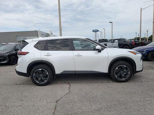 Everest White Pearl 2024 Nissan Rogue SV