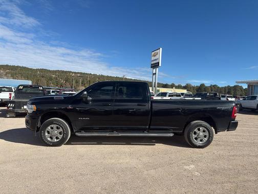 Diamond Black Crystal Pearlcoat 2022 RAM 3500 Big Horn Crew Cab 4x4 8' Box