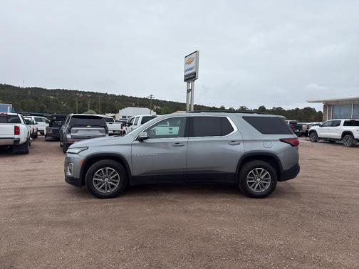 Sterling Gray Metallic 2023 Chevrolet Traverse LT Cloth