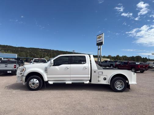 White Platinum Metallic Tri-Coat 2017 Ford F-450 Lariat