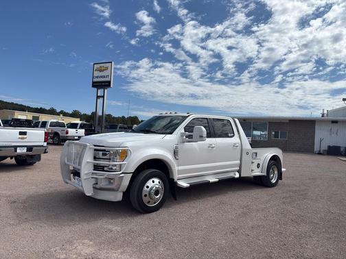 White Platinum Metallic Tri-Coat 2017 Ford F-450 Lariat