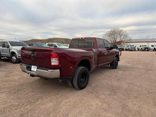 2022 RAM 3500 Tradesman Crew Cab 4x4 8' Box