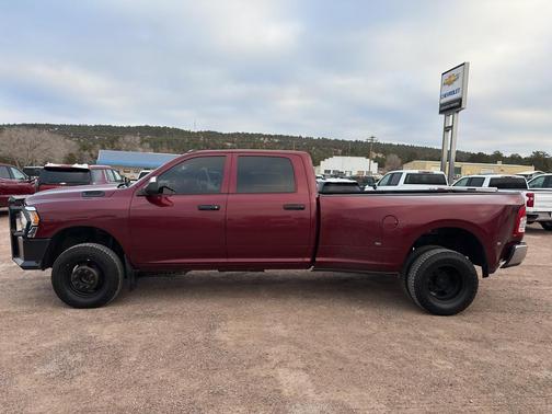 2022 RAM 3500 Tradesman Crew Cab 4x4 8' Box