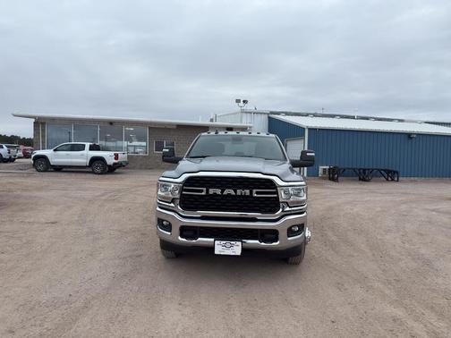 2024 RAM 3500 Big Horn Crew Cab 4x4 8' Box