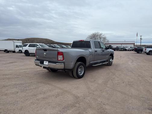 2024 RAM 3500 Big Horn Crew Cab 4x4 8' Box