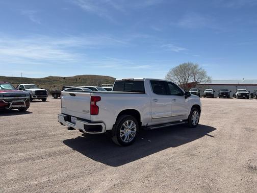 Iridescent Pearl Tricoat 2023 Chevrolet Silverado 1500 High Country