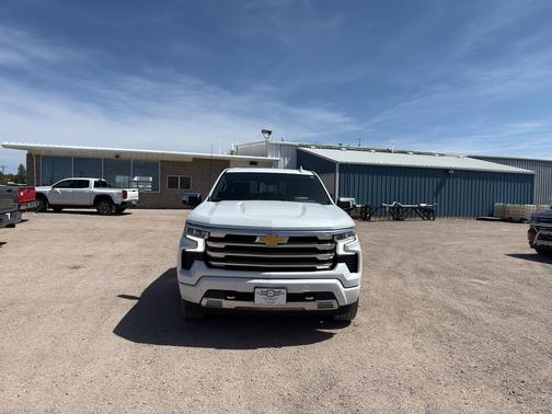 Iridescent Pearl Tricoat 2023 Chevrolet Silverado 1500 High Country