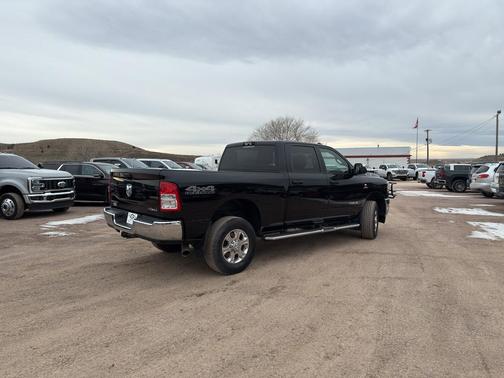 2022 RAM 2500 Big Horn Crew Cab 4x4 6'4' Box