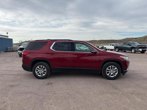 Cajun Red Tintcoat 2020 Chevrolet Traverse LT Cloth