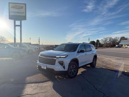 POLARWHITE 2026 Chevrolet Traverse LT