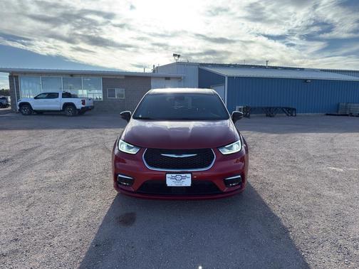 Red Hot Pearlcoat 2025 Chrysler Pacifica L