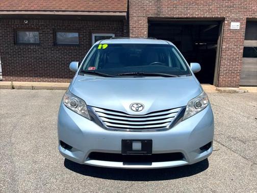 2016 Toyota Sienna LE