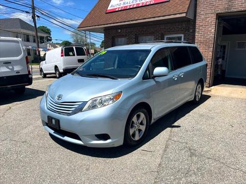2016 Toyota Sienna LE