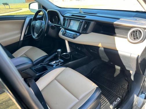 2017 Toyota RAV4 Hybrid Limited