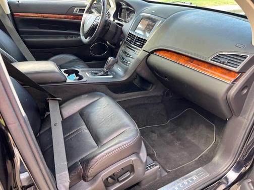 2019 Lincoln MKT Reserve