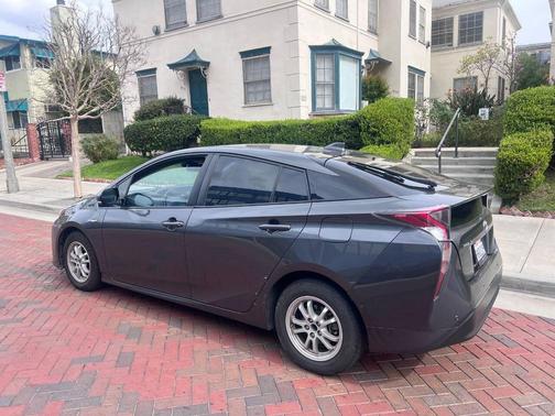 2018 Toyota Prius Four Touring
