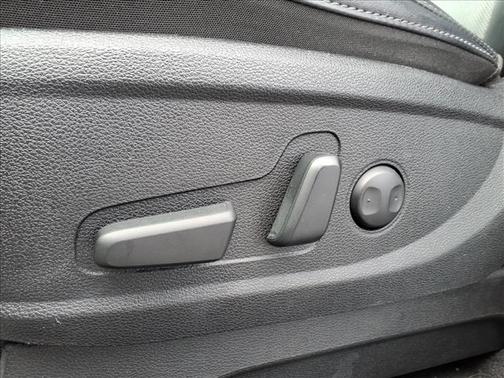 Glacial White Pearl 2024 Kia Telluride S