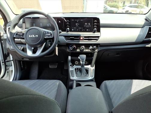 Snow White Pearl 2025 Kia Seltos LX