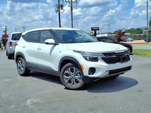 Snow White Pearl 2025 Kia Seltos LX