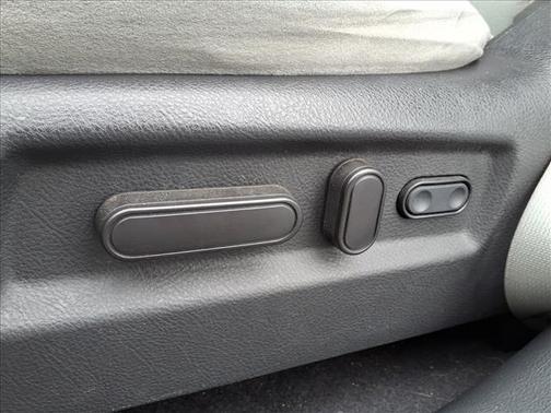 Radiant Silver Metallic 2009 Hyundai SANTA FE SE