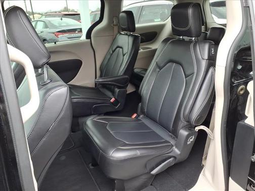 2024 Chrysler Pacifica Touring-L