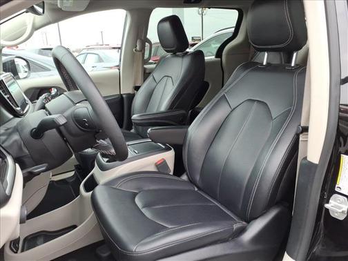 2024 Chrysler Pacifica Touring-L