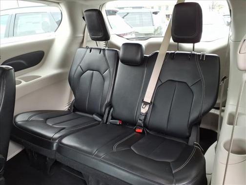 2024 Chrysler Pacifica Touring-L