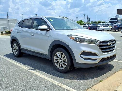 Molten Silver 2016 Hyundai TUCSON SE